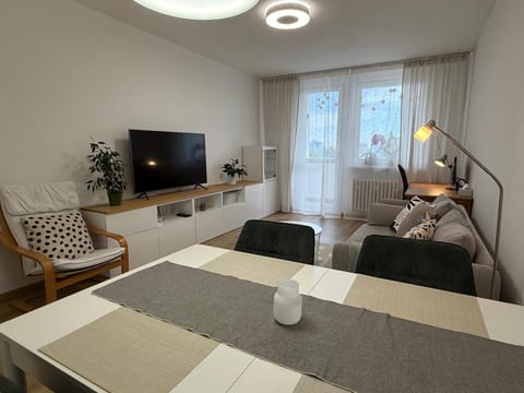 Communal lounge/ TV room, TV and multimedia, Living room, Dining area, Evening entertainment