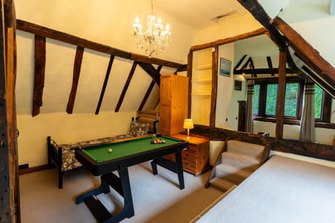 Bed, Game Room, Photo of the whole room, Bedroom