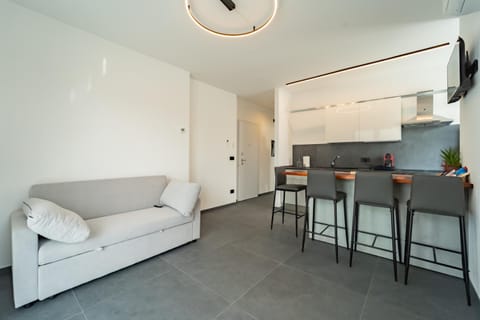 Kitchen or kitchenette, Living room, Seating area, Dining area, oven, stove