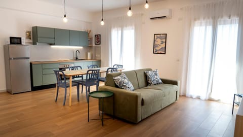 Kitchen or kitchenette, Living room, Seating area, Dining area, oven, stove