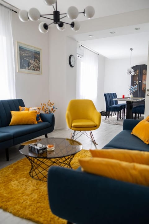 Living room, air conditioner