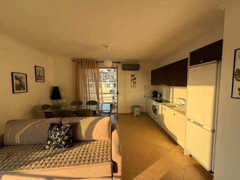 Kitchen or kitchenette, Living room, Dining area, minibar