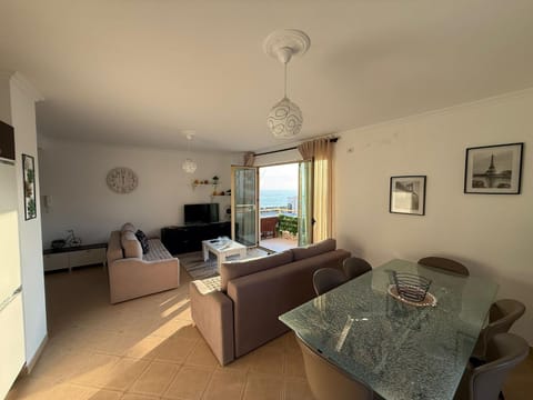 TV and multimedia, Seating area, Evening entertainment