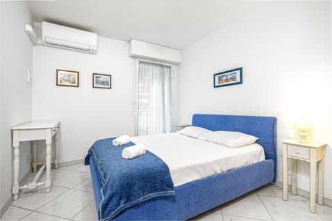 Appart lumineux et bien équipé en centre-ville Apartment in Menton