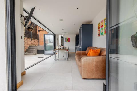 Stylish 5-Bed Townhouse in Prime Leamington Spa Apartment in Royal Leamington Spa