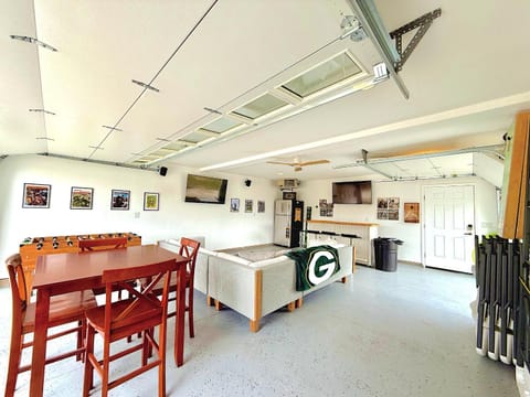 Communal lounge/ TV room, TV and multimedia, Entertainment