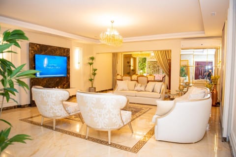 Communal lounge/ TV room, TV and multimedia, Living room, Seating area, Evening entertainment
