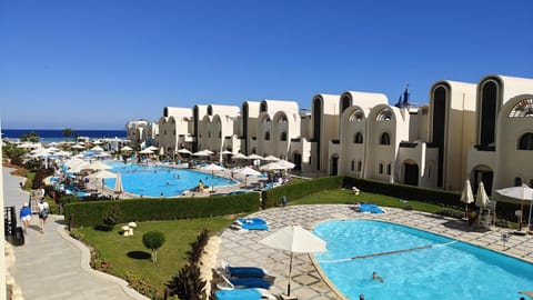 Day, Natural landscape, Pool view, Sea view, Swimming pool, Swimming pool, sunbed