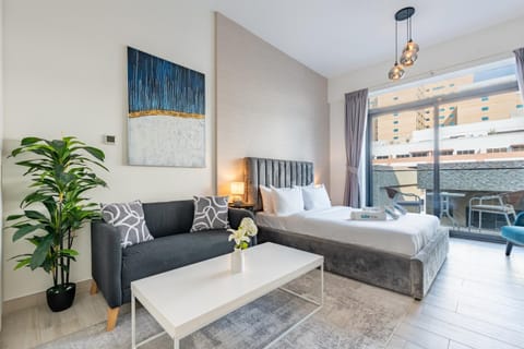 Bed, Living room, Photo of the whole room, Seating area, Bedroom