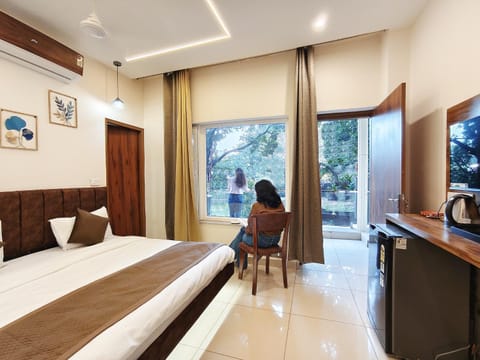 Bed, TV and multimedia, Balcony/Terrace, Bedroom