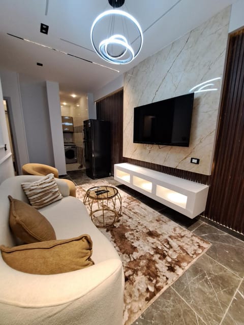 Communal lounge/ TV room, TV and multimedia, Living room, Seating area, Evening entertainment