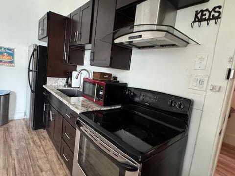 Walk everywhere heart Gaslamp Apartment in Gaslamp Quarter