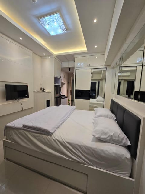 TV and multimedia, Photo of the whole room, Bedroom
