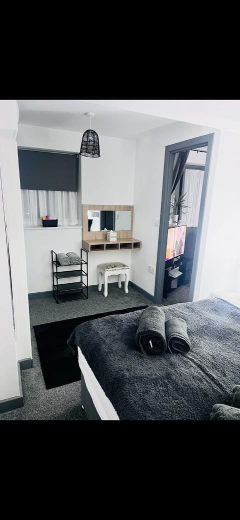 Archie's den Apartment in Beverley