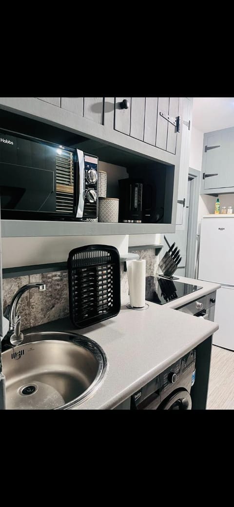 Archie's den Apartment in Beverley