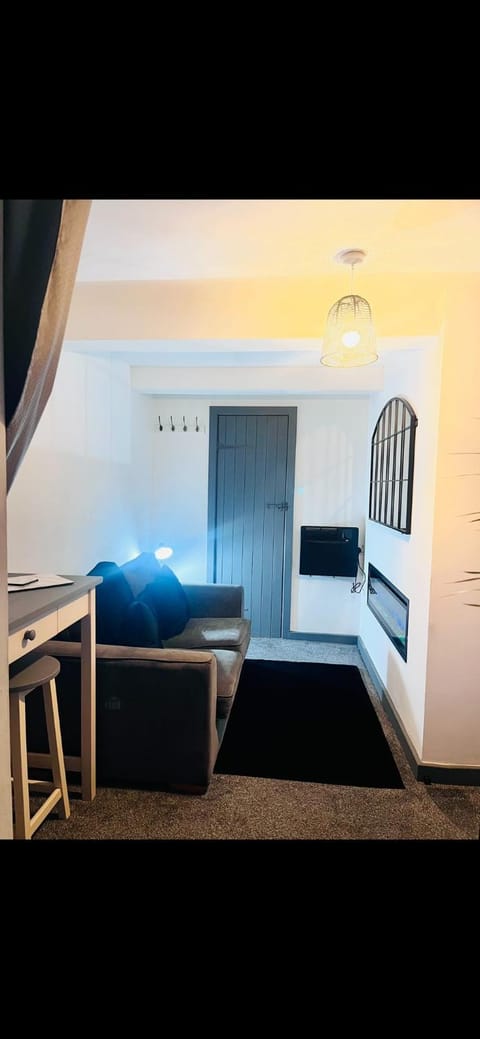 Archie's den Apartment in Beverley