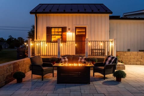 Boutique Luxury Stay Near JMU with 2 King Suites & Fireplaces House in Grottoes