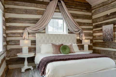 Boutique Luxury Stay Near JMU with 2 King Suites & Fireplaces House in Grottoes