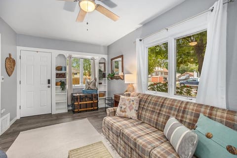 Little Barn Cottage - 3br home with hot tub House in Grandville