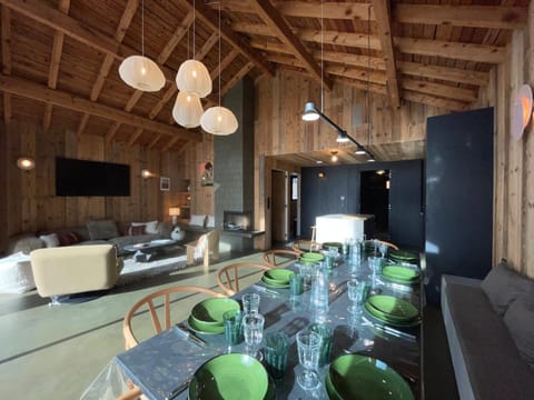 Living room, Dining area