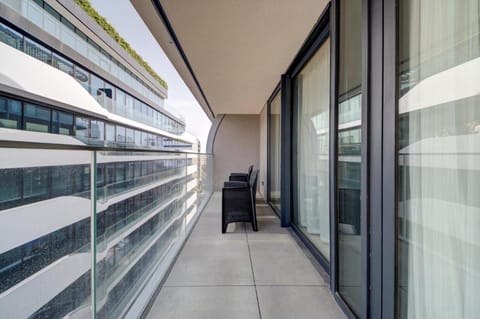 Mercury 438-2x Pool Cards Access & Shopping Mall Apartment in Saint Julians