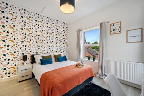 Bed, Photo of the whole room, Bedroom