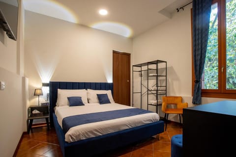 Bed, Bedroom, Quiet street view, wardrobe