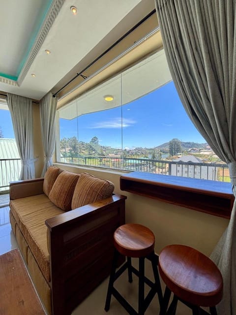 Balcony/Terrace, Seating area, Mountain view