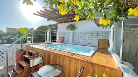 Hot Tub, Balcony/Terrace, Garden view