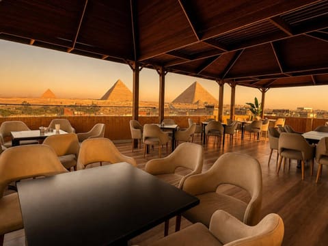 Restaurant/places to eat, Day, Natural landscape, Living room, Banquet/Function facilities, Seating area