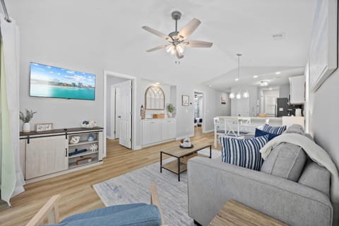 Modern Coastal Escape 2BR 2BA Condo with Scenic Views Apartment in Carolina Forest