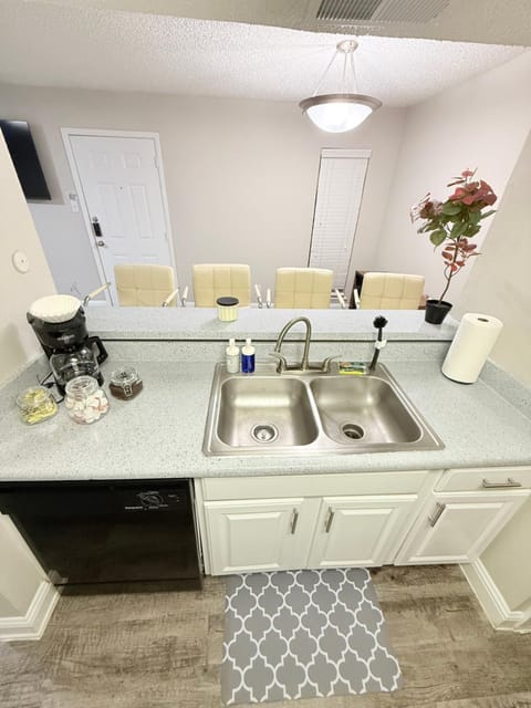 Quiet Quarter 1Br1Ba by Dallas north tollway and Med Apartment in Addison