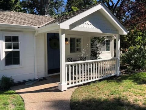 Hacienda Cottage House in Walnut Creek