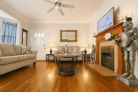 TV and multimedia, Living room, Seating area, fireplace