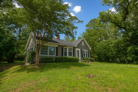 Property building, Spring, Day, Natural landscape, Garden, Garden view