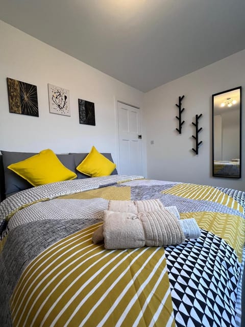 Bed, Photo of the whole room, Bedroom