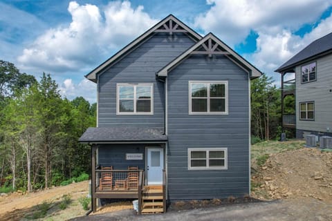 Family-Friendly Cabin HotTub, Games,Views & Dogs Cabin in Sevierville