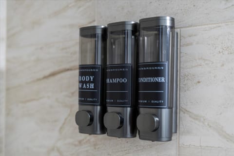 Spacious 3BR,3BA Modern Home House in Belvedere Park