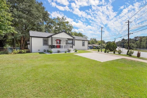 Spacious 3BR,3BA Modern Home House in Belvedere Park