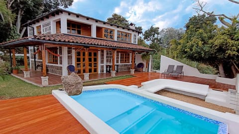 Property building, Patio, Garden, Garden view, Pool view, Swimming pool, sunbed