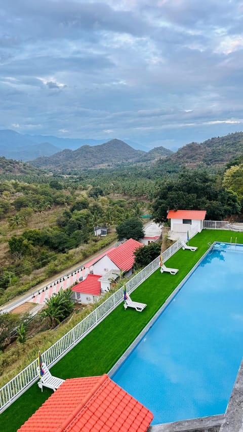 Day, Natural landscape, Mountain view, Pool view, Swimming pool, Swimming pool, sunbed