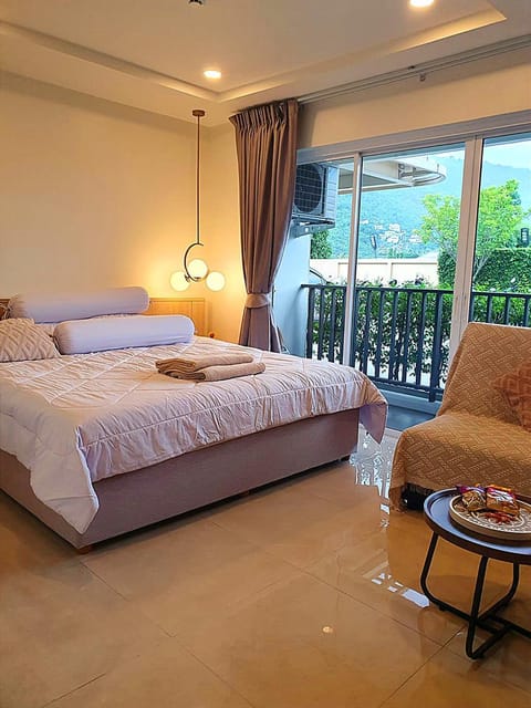 Bed, View (from property/room), Balcony/Terrace, Living room, Photo of the whole room, Seating area, Bedroom