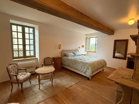 Bed, Seating area, Bedroom