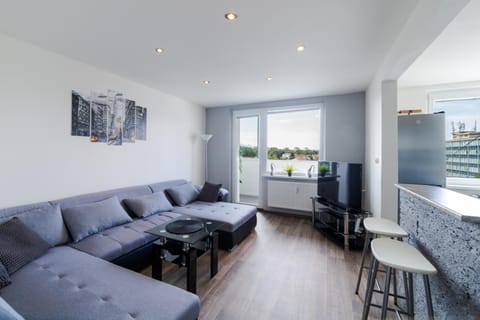 Communal lounge/ TV room, TV and multimedia, Living room