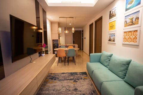 TV and multimedia, Living room, Seating area, Evening entertainment