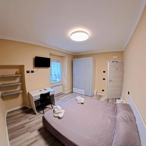 Bed, TV and multimedia, Photo of the whole room, Bedroom, wardrobe