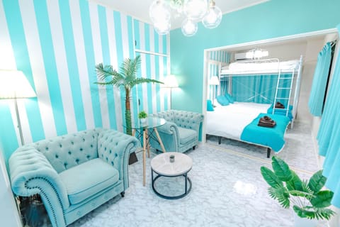 Bed, Living room, Photo of the whole room, Seating area, Bedroom