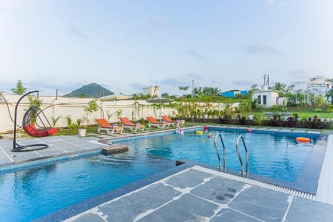Swimming pool, Swimming pool