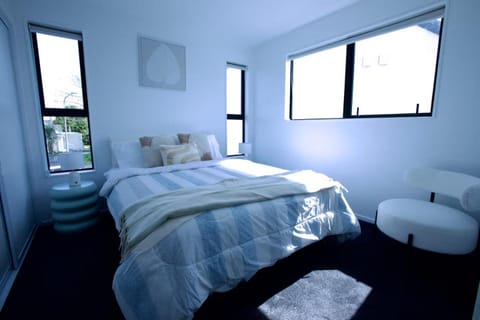 Bed, View (from property/room), Photo of the whole room, Bedroom