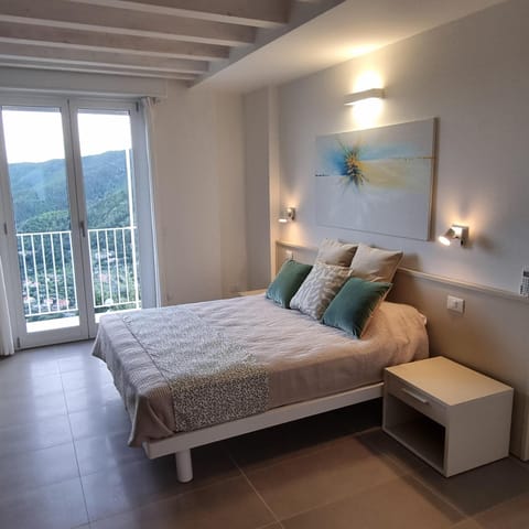 Bed, Natural landscape, Photo of the whole room, Bedroom